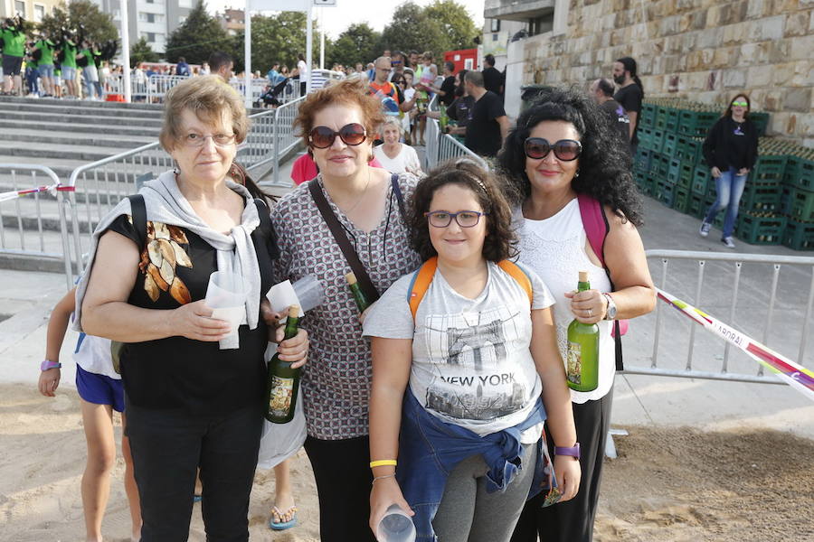 ¿Estuviste en el récord de escanciado simultáneo de 2017? ¡Búscate! (7)