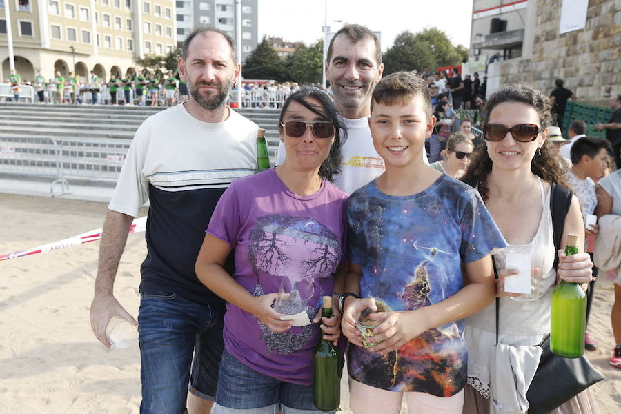 ¿Estuviste en el récord de escanciado simultáneo de 2017? ¡Búscate! (7)