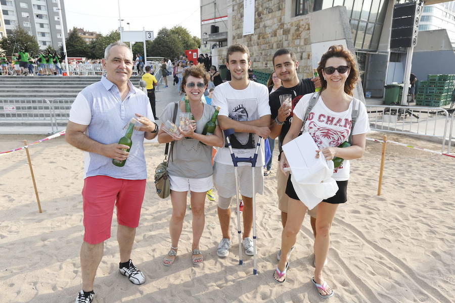 ¿Estuviste en el récord de escanciado simultáneo de 2017? ¡Búscate! (7)