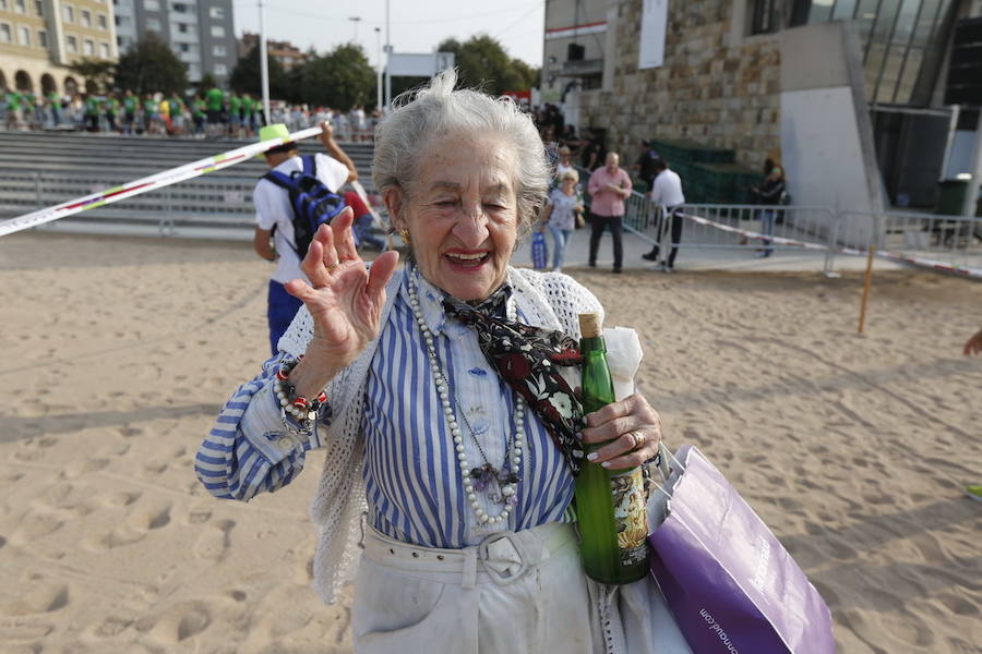 ¿Estuviste en el récord de escanciado simultáneo de 2017? ¡Búscate! (7)