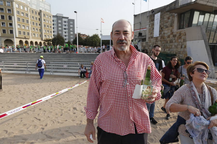 ¿Estuviste en el récord de escanciado simultáneo de 2017? ¡Búscate! (7)