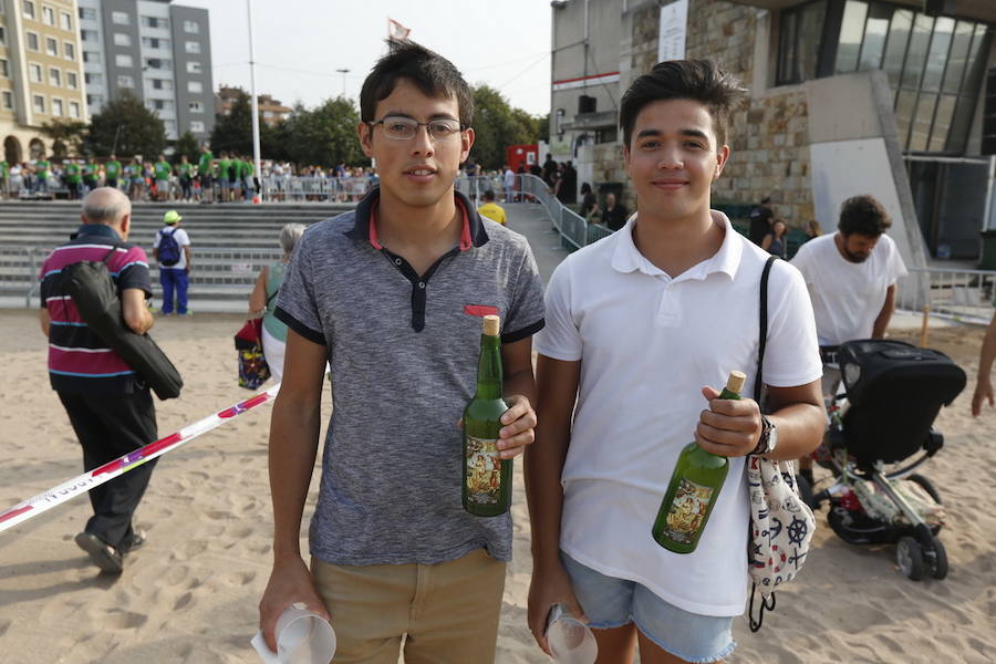 ¿Estuviste en el récord de escanciado simultáneo de 2017? ¡Búscate! (7)