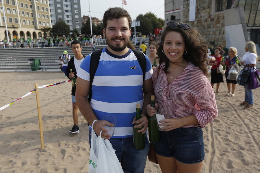 ¿Estuviste en el récord de escanciado simultáneo de 2017? ¡Búscate! (7)