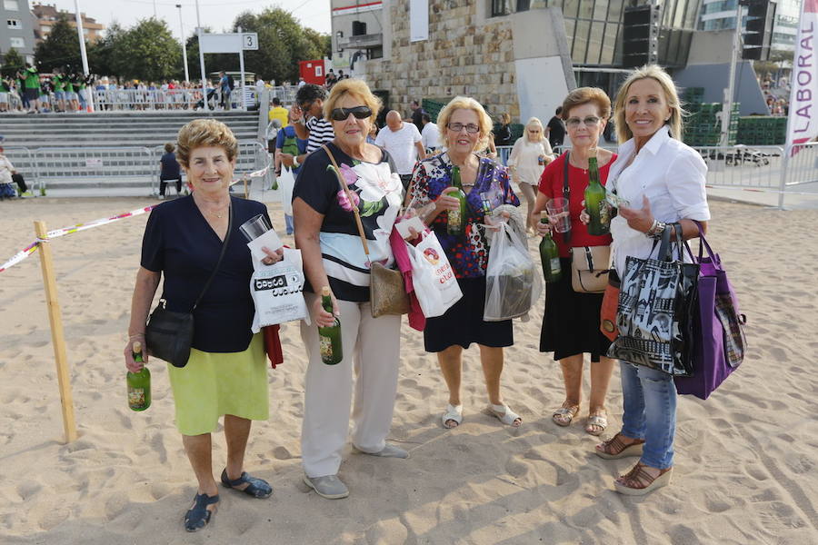 ¿Estuviste en el récord de escanciado simultáneo de 2017? ¡Búscate! (7)