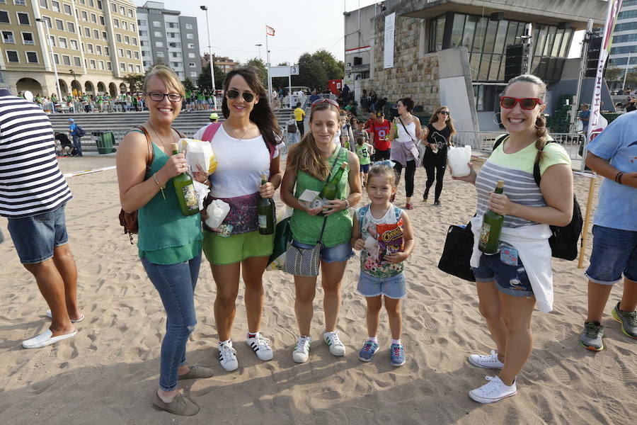 ¿Estuviste en el récord de escanciado simultáneo de 2017? ¡Búscate! (7)