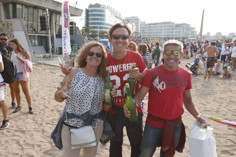 ¿Estuviste en el récord de escanciado simultáneo de 2017? ¡Búscate! (7)