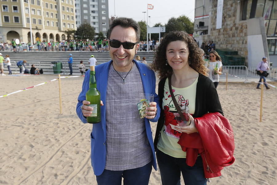 ¿Estuviste en el récord de escanciado simultáneo de 2017? ¡Búscate! (7)