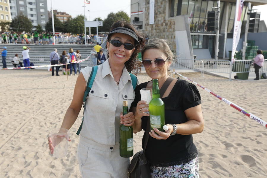 ¿Estuviste en el récord de escanciado simultáneo de 2017? ¡Búscate! (7)