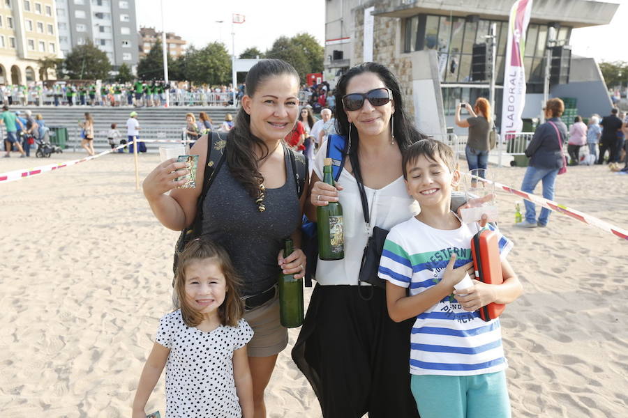 ¿Estuviste en el récord de escanciado simultáneo de 2017? ¡Búscate! (7)