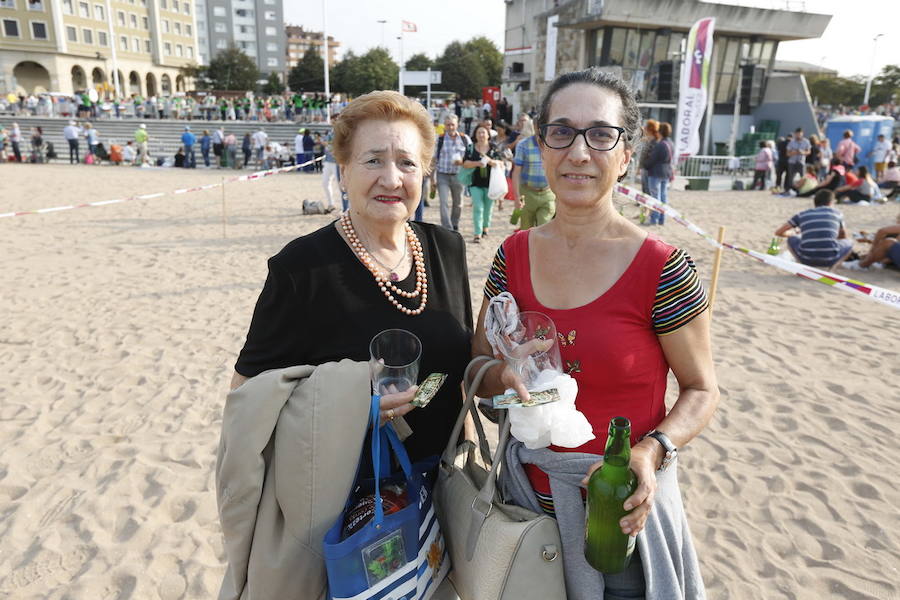 ¿Estuviste en el récord de escanciado simultáneo de 2017? ¡Búscate! (7)