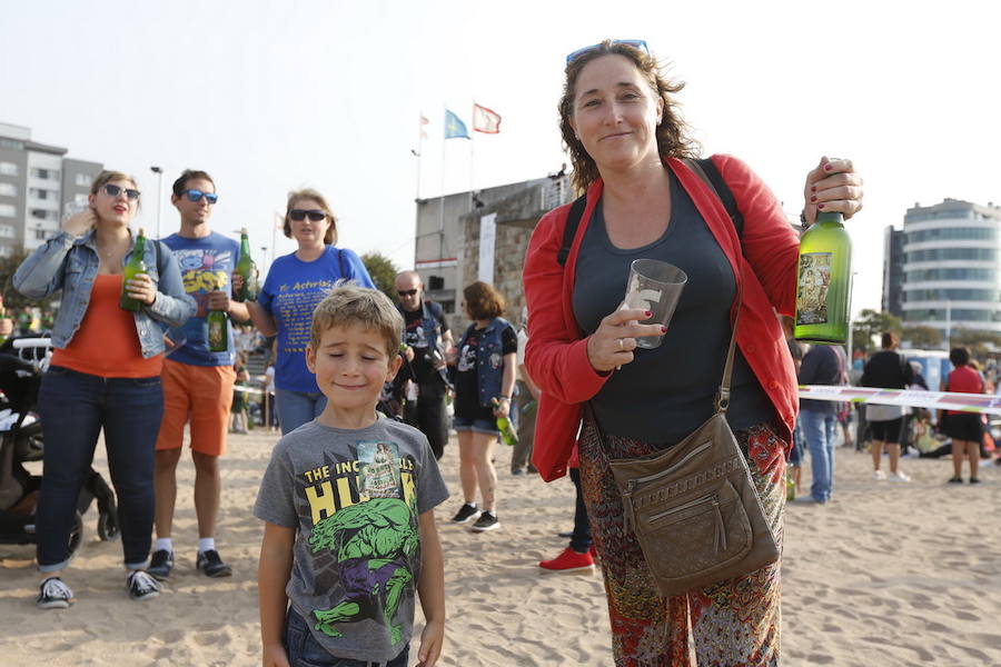 ¿Estuviste en el récord de escanciado simultáneo de 2017? ¡Búscate! (7)