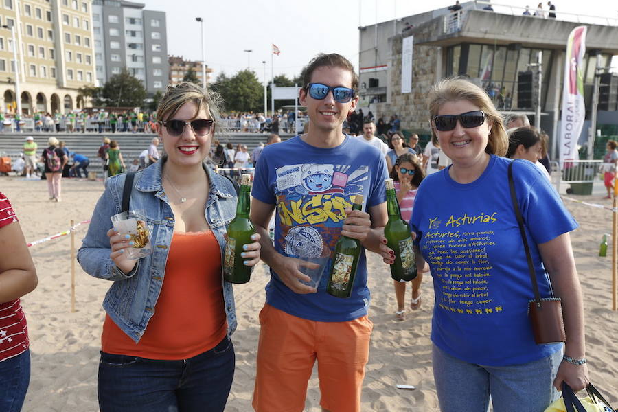 ¿Estuviste en el récord de escanciado simultáneo de 2017? ¡Búscate! (7)