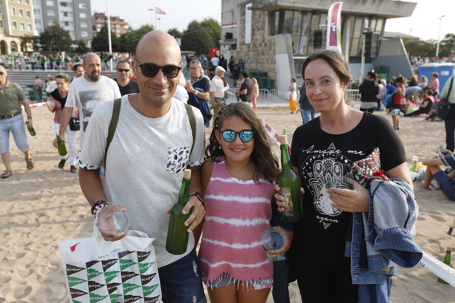 ¿Estuviste en el récord de escanciado simultáneo de 2017? ¡Búscate! (7)