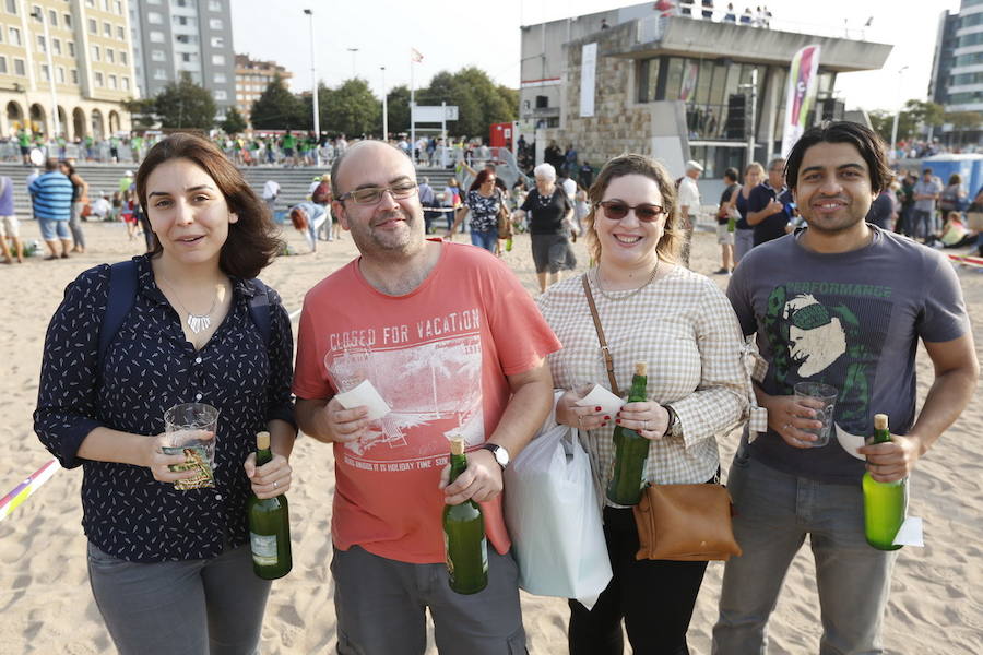 ¿Estuviste en el récord de escanciado simultáneo de 2017? ¡Búscate! (7)