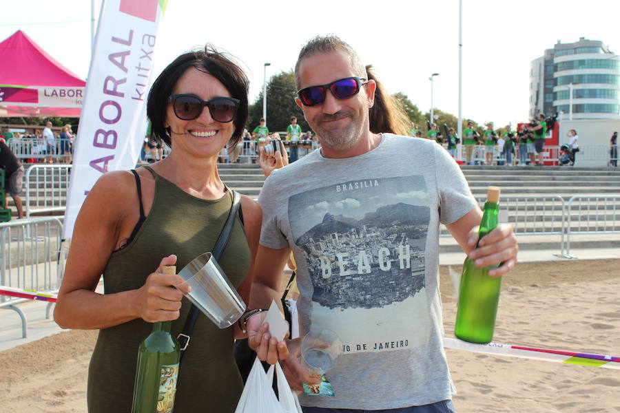 ¿Estuviste en el récord de escanciado simultáneo de 2017? ¡Búscate! (3)