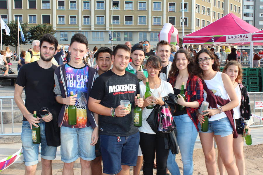 ¿Estuviste en el récord de escanciado simultáneo de 2017? ¡Búscate! (3)