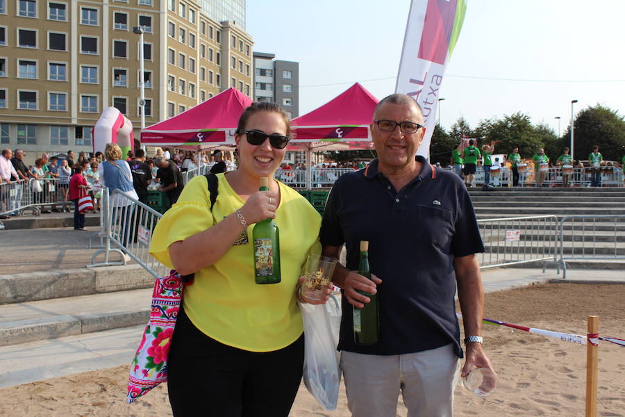 ¿Estuviste en el récord de escanciado simultáneo de 2017? ¡Búscate! (3)