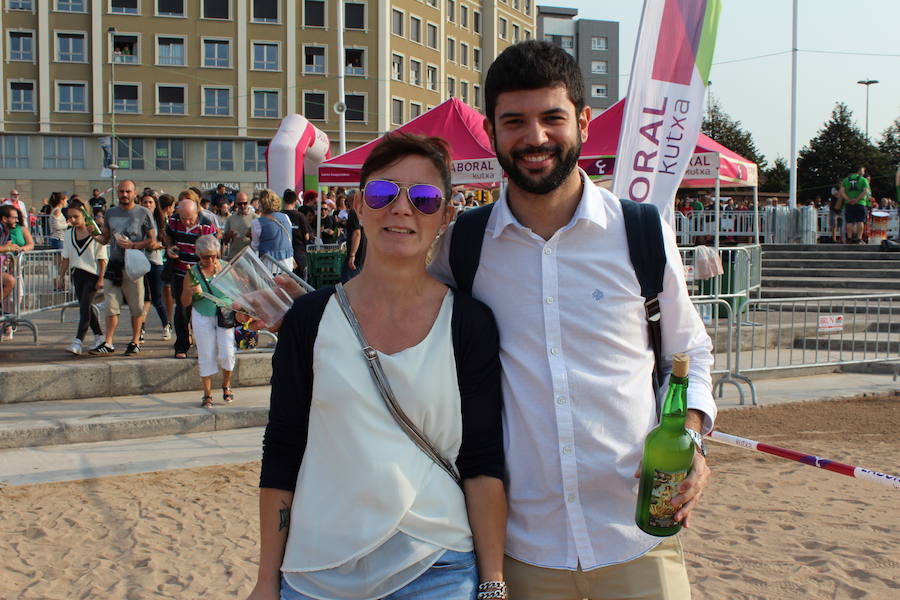 ¿Estuviste en el récord de escanciado simultáneo de 2017? ¡Búscate! (3)