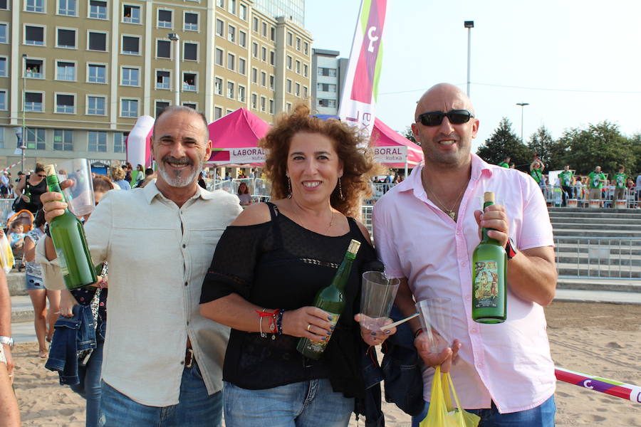 ¿Estuviste en el récord de escanciado simultáneo de 2017? ¡Búscate! (3)