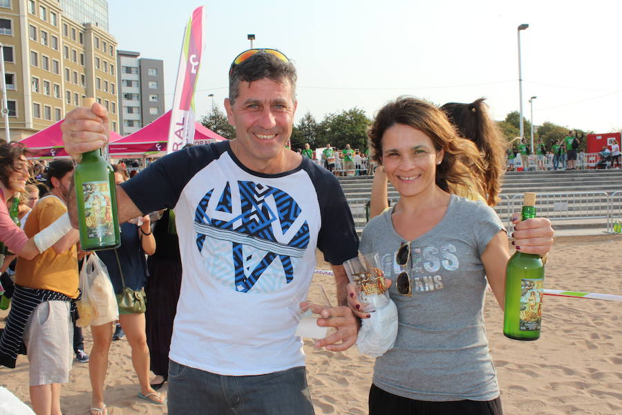 ¿Estuviste en el récord de escanciado simultáneo de 2017? ¡Búscate! (3)