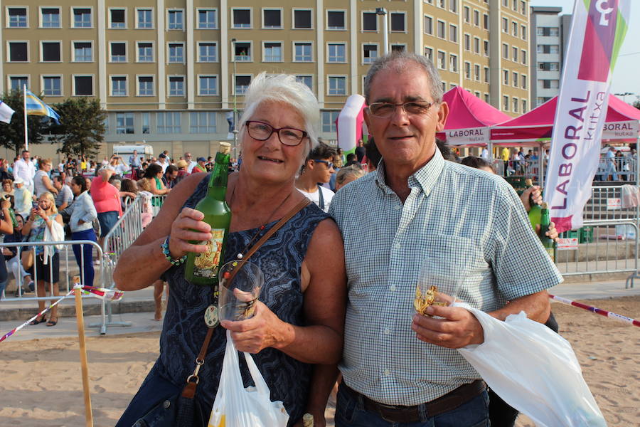 ¿Estuviste en el récord de escanciado simultáneo de 2017? ¡Búscate! (3)