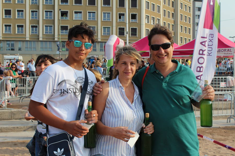 ¿Estuviste en el récord de escanciado simultáneo de 2017? ¡Búscate! (3)