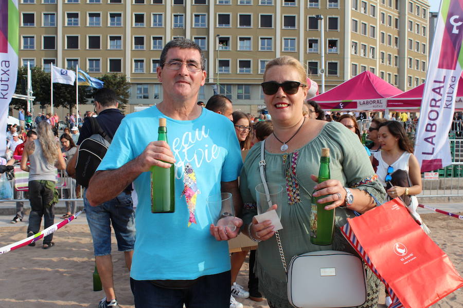 ¿Estuviste en el récord de escanciado simultáneo de 2017? ¡Búscate! (3)