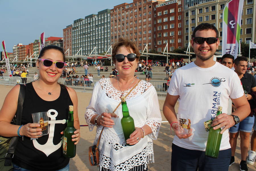 ¿Estuviste en el récord de escanciado simultáneo de 2017? ¡Búscate! (3)