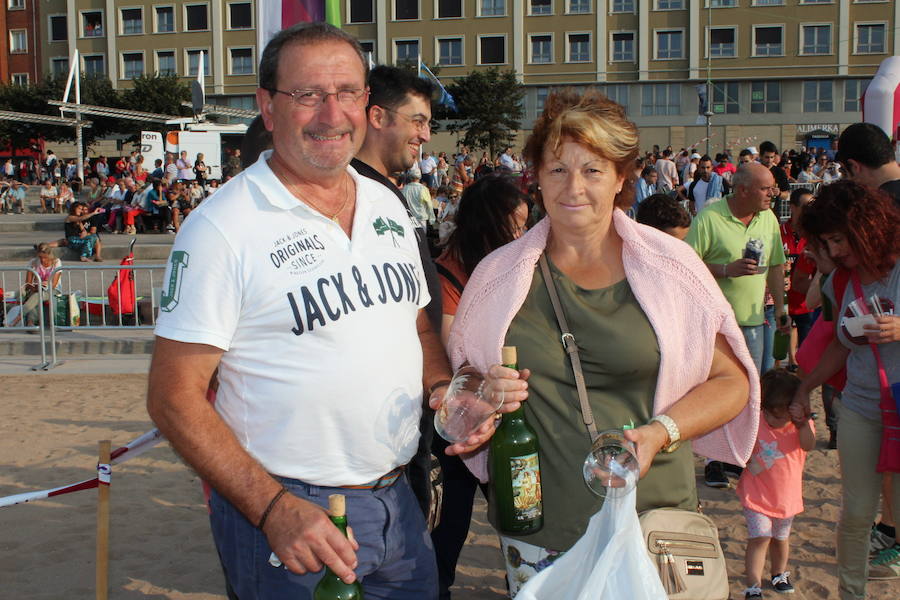 ¿Estuviste en el récord de escanciado simultáneo de 2017? ¡Búscate! (3)