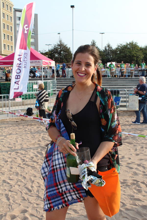 ¿Estuviste en el récord de escanciado simultáneo de 2017? ¡Búscate! (3)