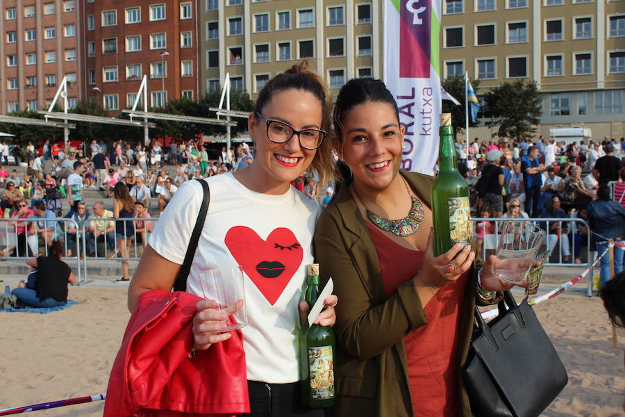 ¿Estuviste en el récord de escanciado simultáneo de 2017? ¡Búscate! (3)