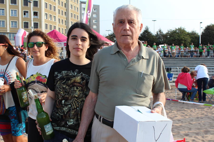 ¿Estuviste en el récord de escanciado simultáneo de 2017? ¡Búscate! (3)