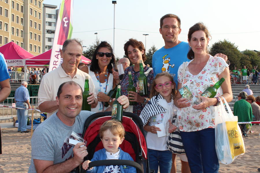 ¿Estuviste en el récord de escanciado simultáneo de 2017? ¡Búscate! (3)