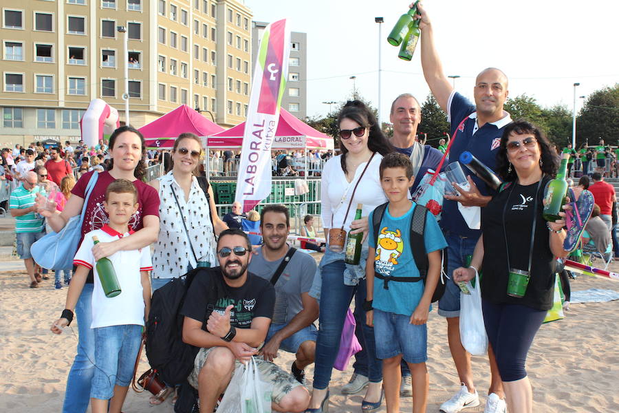 ¿Estuviste en el récord de escanciado simultáneo de 2017? ¡Búscate! (3)