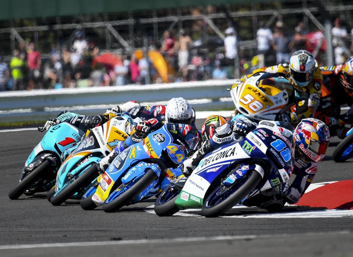 Las carreras en el circuito de Silverstone se saldaron con las victorias de Andrea Dovizioso (MotoGP), Arón Canet (Moto2) y Takaaki Nakagami (Moto3)