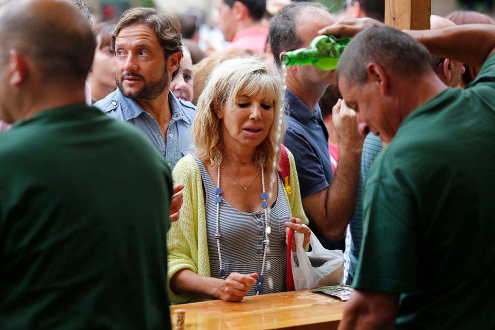 La Fiesta de la Sidra Natural se despide hasta el año que viene despachando cientos de botellas, premiando a los mejores llagareros