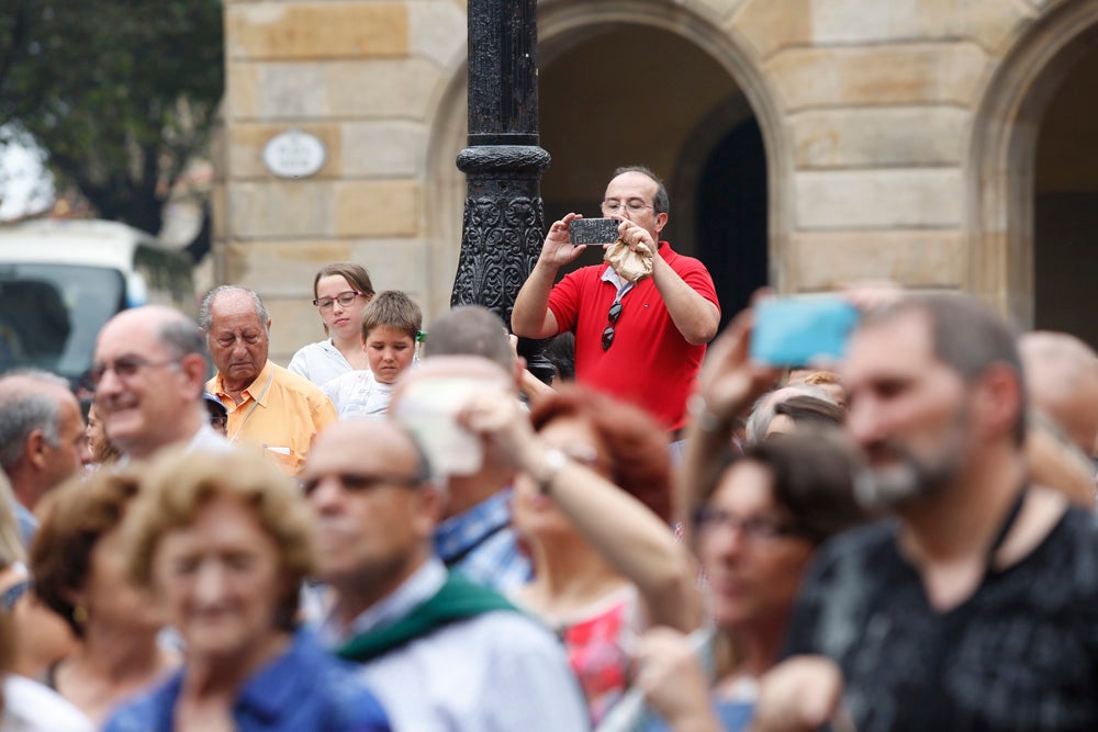La Fiesta de la Sidra Natural se despide hasta el año que viene despachando cientos de botellas, premiando a los mejores llagareros