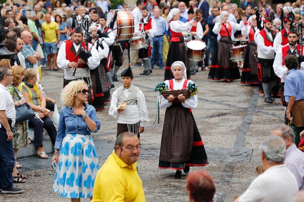La Fiesta de la Sidra Natural se despide hasta el año que viene despachando cientos de botellas, premiando a los mejores llagareros