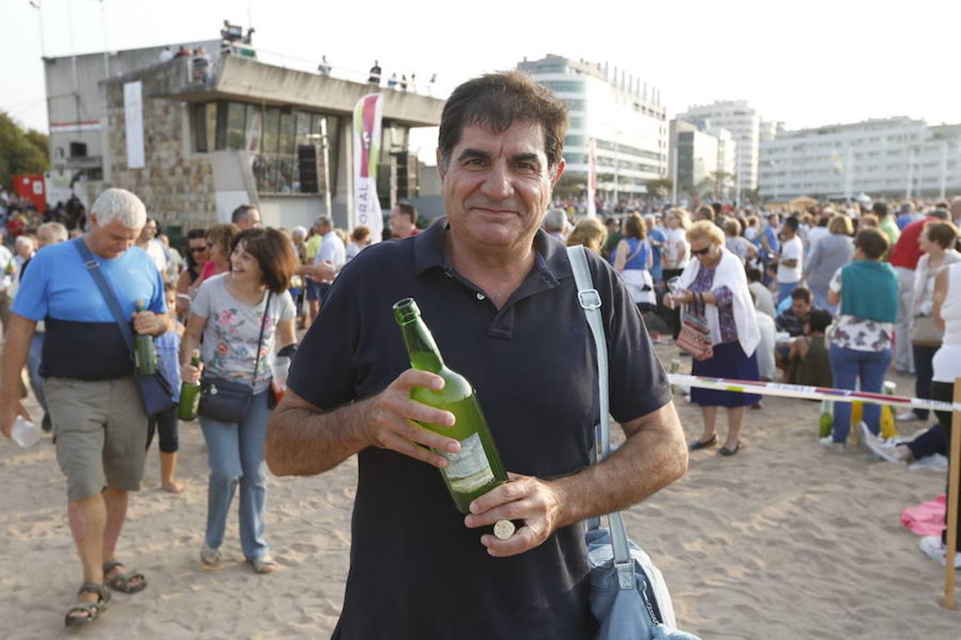 ¿Estuviste en el récord de escanciado simultáneo de 2017? ¡Búscate! (9)