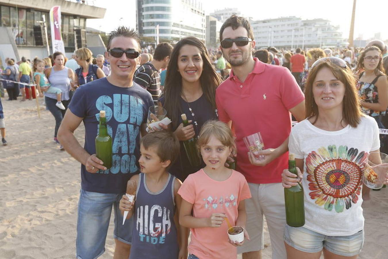 ¿Estuviste en el récord de escanciado simultáneo de 2017? ¡Búscate! (9)