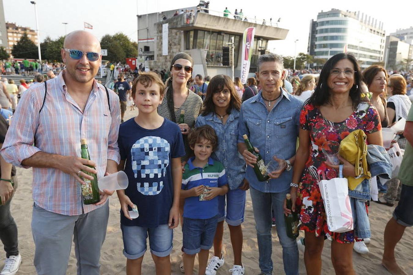 ¿Estuviste en el récord de escanciado simultáneo de 2017? ¡Búscate! (9)