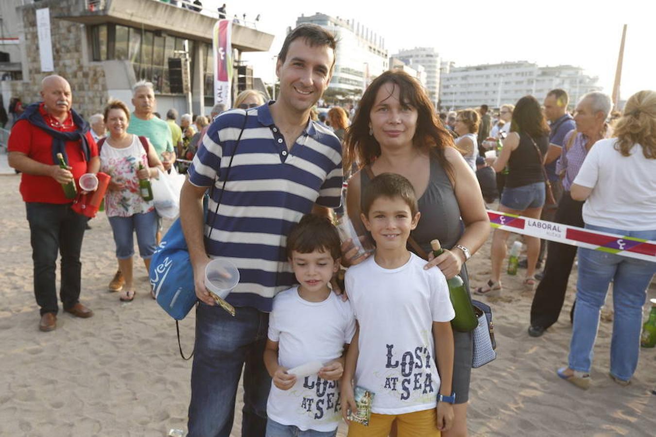 ¿Estuviste en el récord de escanciado simultáneo de 2017? ¡Búscate! (9)