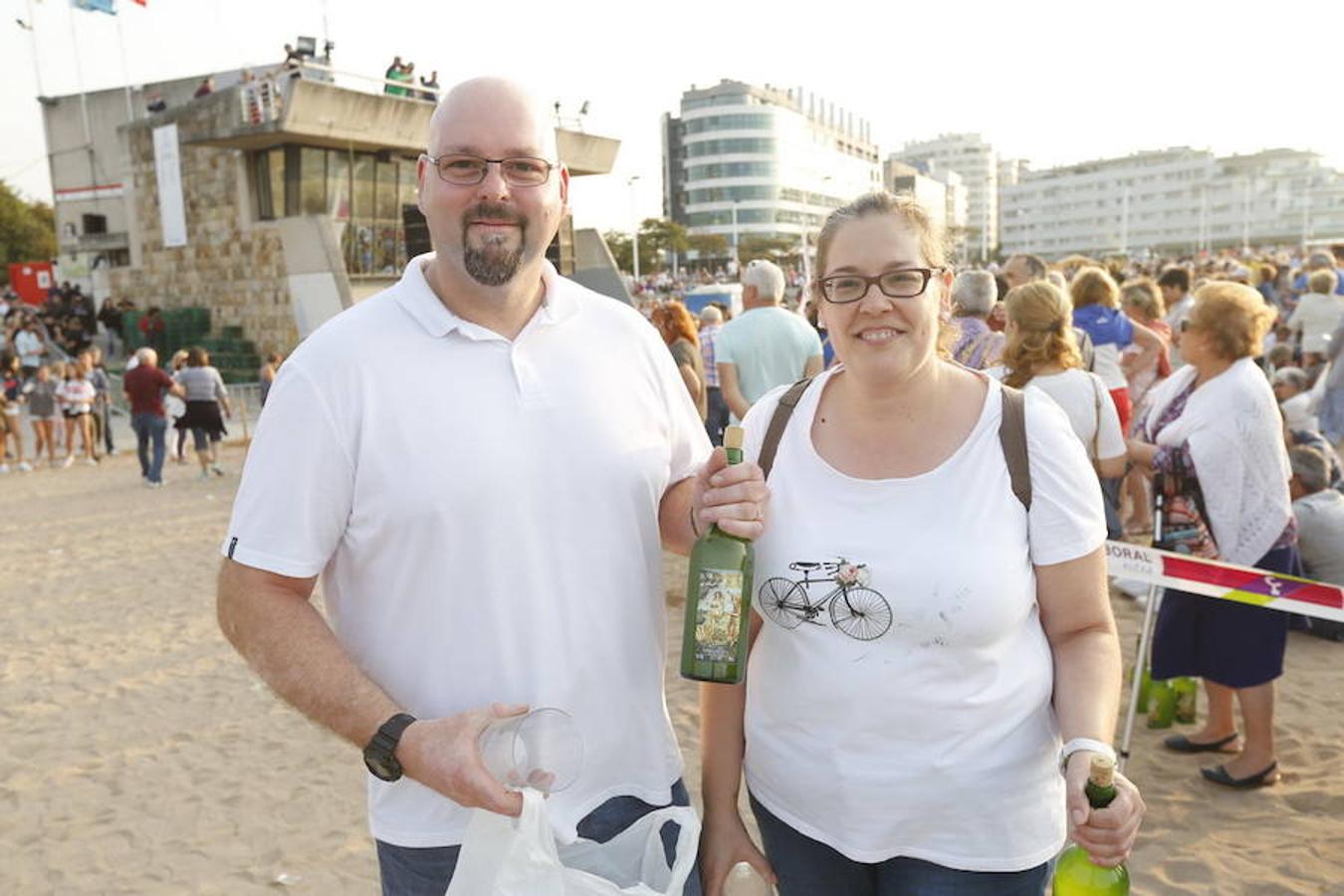 ¿Estuviste en el récord de escanciado simultáneo de 2017? ¡Búscate! (9)