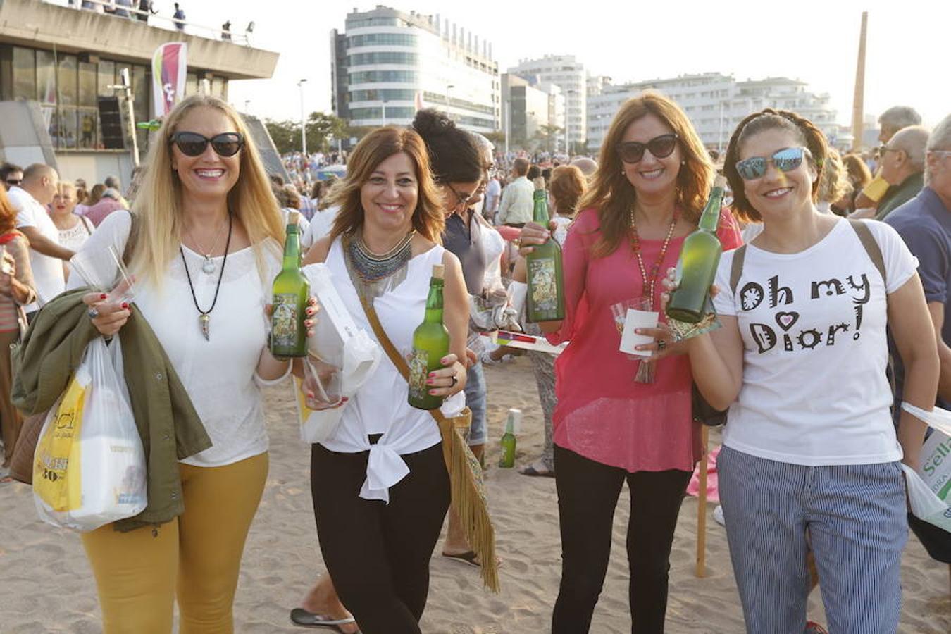 ¿Estuviste en el récord de escanciado simultáneo de 2017? ¡Búscate! (9)