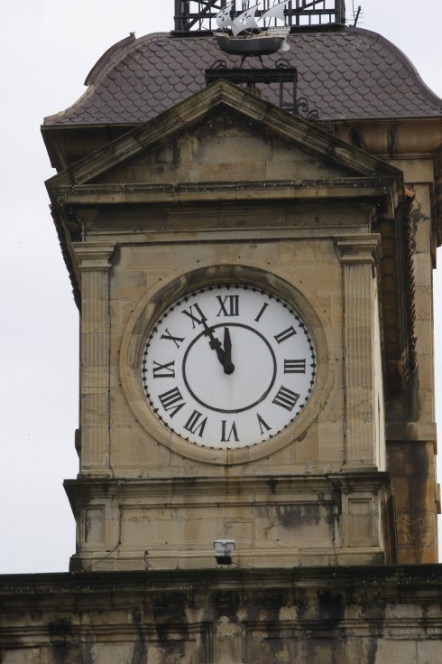 El reloj del Ayuntamiento de Avilés. 