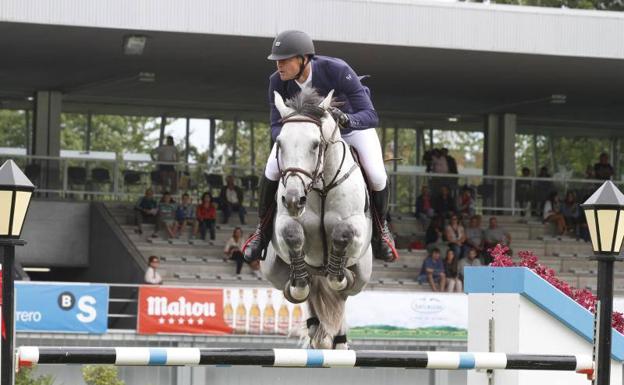 Mathy y 'Casanova de L'Herse' superan uno de los obstáculos.