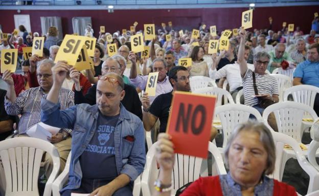 Imagen. Un momento de la asamblea de esta mañana.