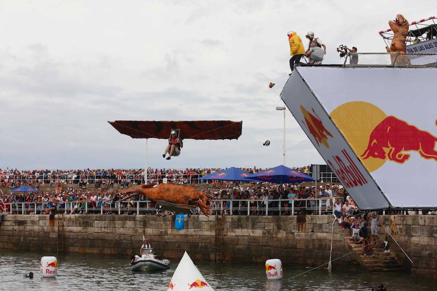 Miles de personas abarrotan el Puerto Deportivo para disfrutar de la competición