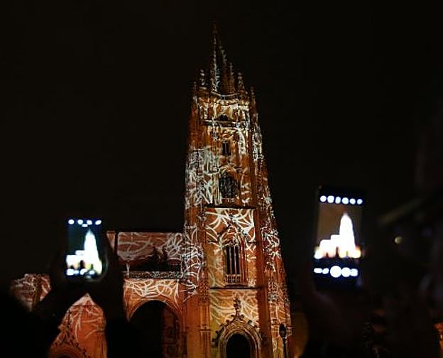 La Catedral, iluminada en la fiesta de San Juan. 