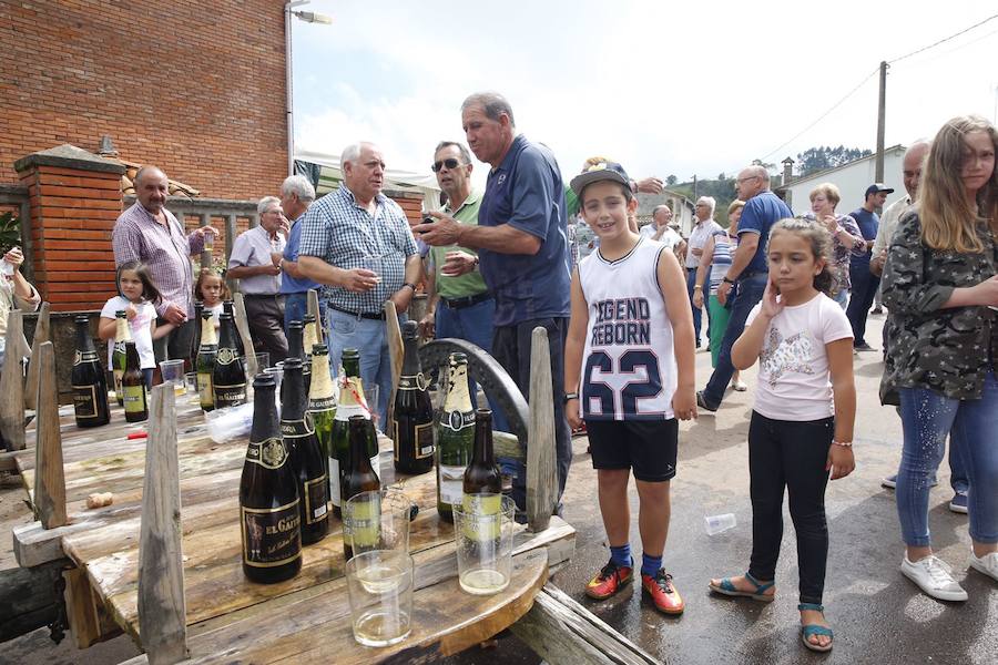 Fiesta en Poreñu, Pueblo Ejemplar de Asturias 2017